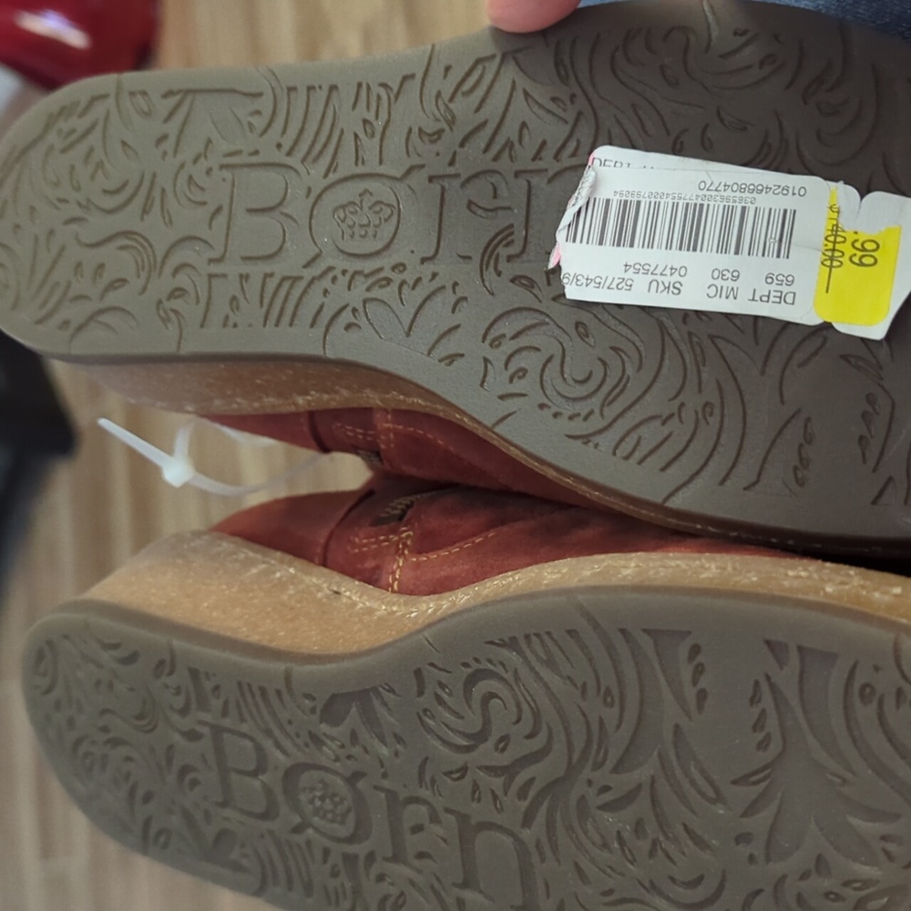 NWT Born Women's Ankle Boots in Burgandy Suede, Size 7.5 - Picture 5 of 6